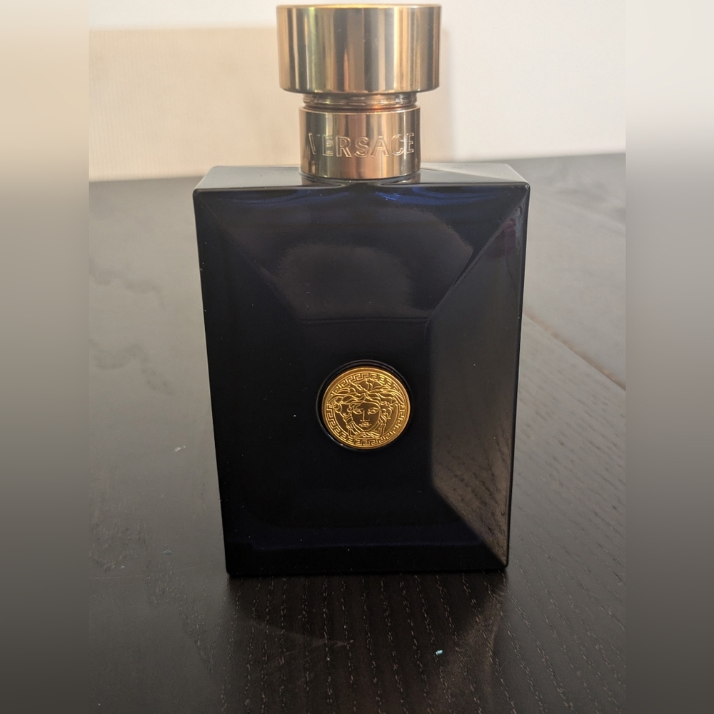 Versace Black and Gold Eau de Toilette - Picture 3 of 5